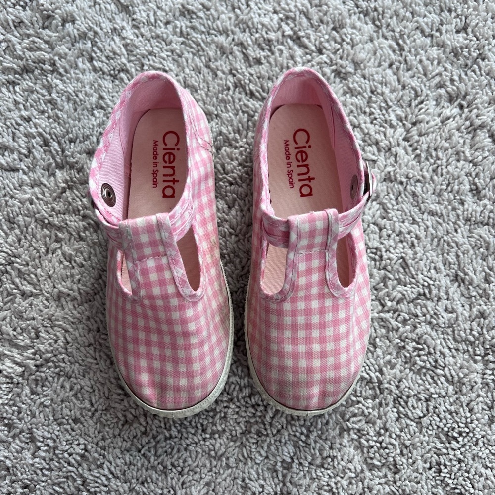 Cienta Pink Gingham T-Strap Kids Shoes, size 27